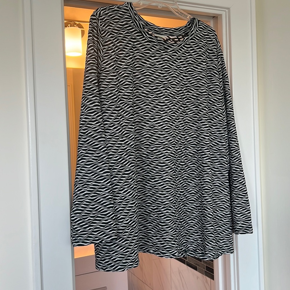Ava & Viv Design Top